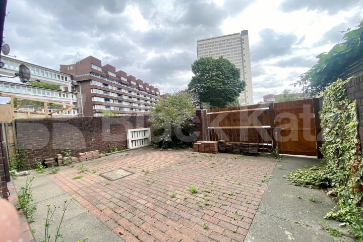 Duplex apartment in Mid-Century development  Longshore, Deptford